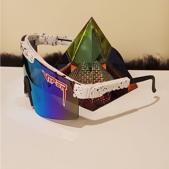 Lightweight Sports Sunglasses - Picture 2 of 2